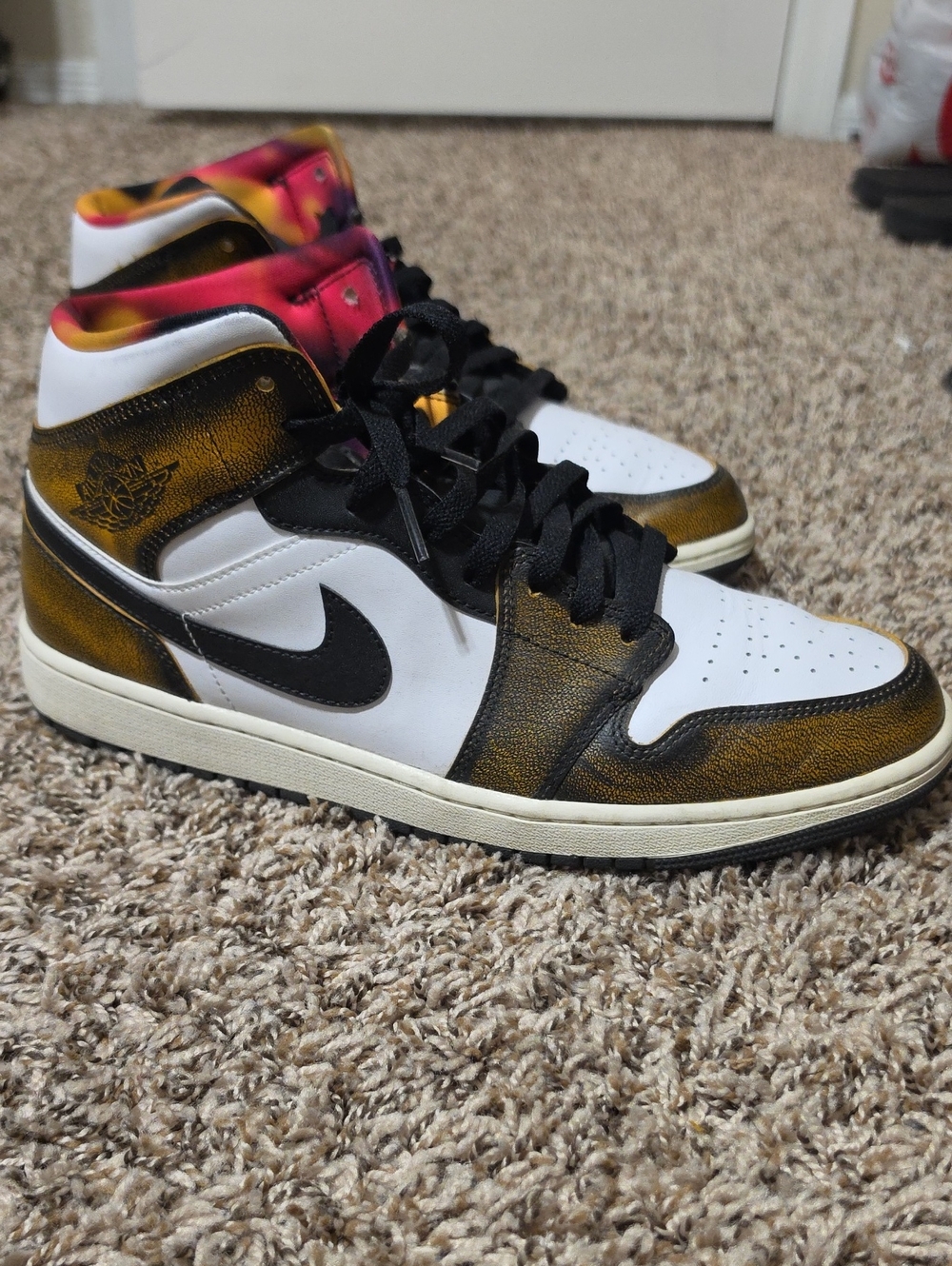 Jordan 1 Mid SE Wear Away
